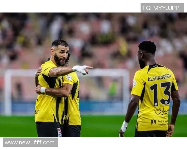 豪门足球风云中的传奇前锋本泽马的辉煌历程与成就解析 豪门足球风云中的传奇前锋本泽马的辉煌历程与成就解析