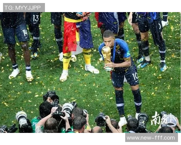 足球世界杯大力神杯的辉煌历史与传奇瞬间回顾