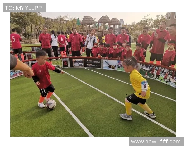 超志能足球引领青少年运动新风潮助力全面发展与健康成长 超志能足球引领青少年运动新风潮助力全面发展与健康成长